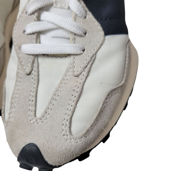 New Balance 327 Black & Sea Salt White Sneakers Womens 7 Mens 5.5 - Picture 11 of 14